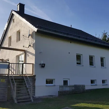 Peaceful Holiday In Oberlascheid With Pool Hébergement de vacances Sellerich